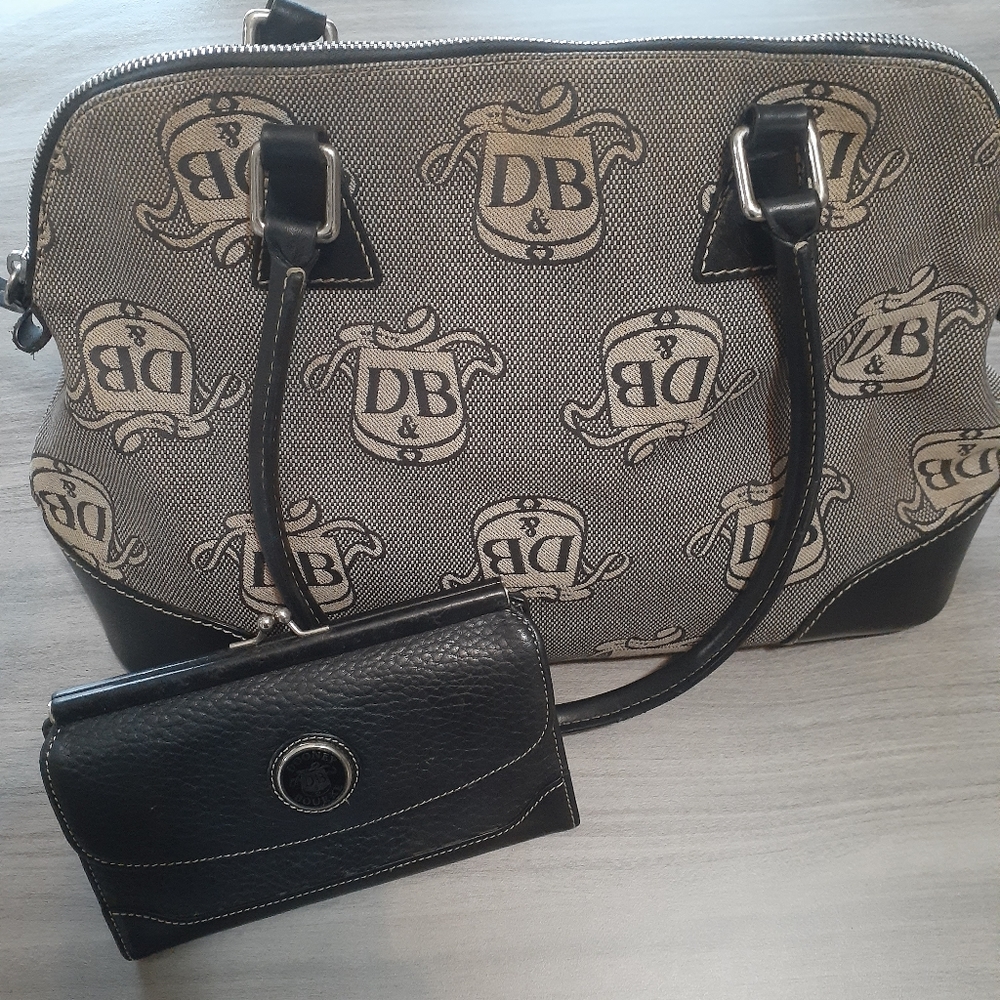 Dooney and bourke purse & wallet